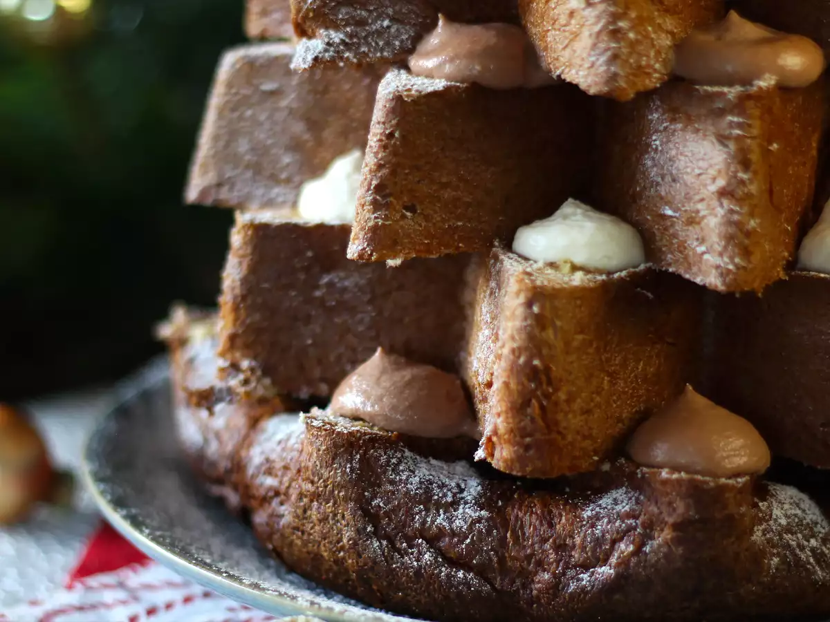 Brioška Pandoro plnená krémom Nutella a vanilkovým krémom v tvare vianočného stromčeka - foto 6