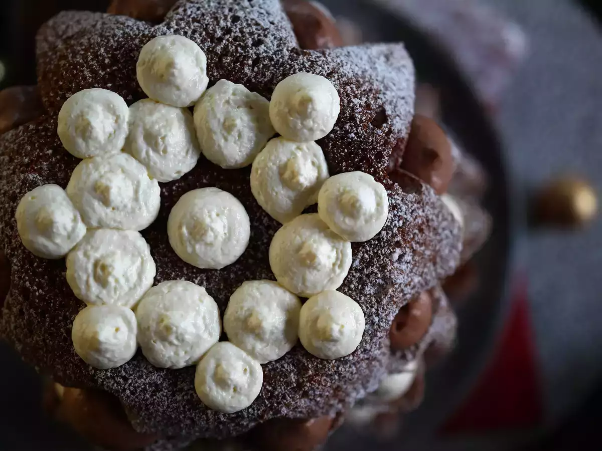 Brioška Pandoro plnená krémom Nutella a vanilkovým krémom v tvare vianočného stromčeka - foto 8