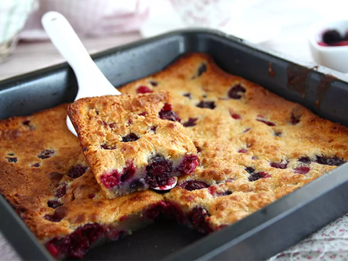 Brownie s bielou čokoládou a červeným ovocím (Blondie) - foto 2