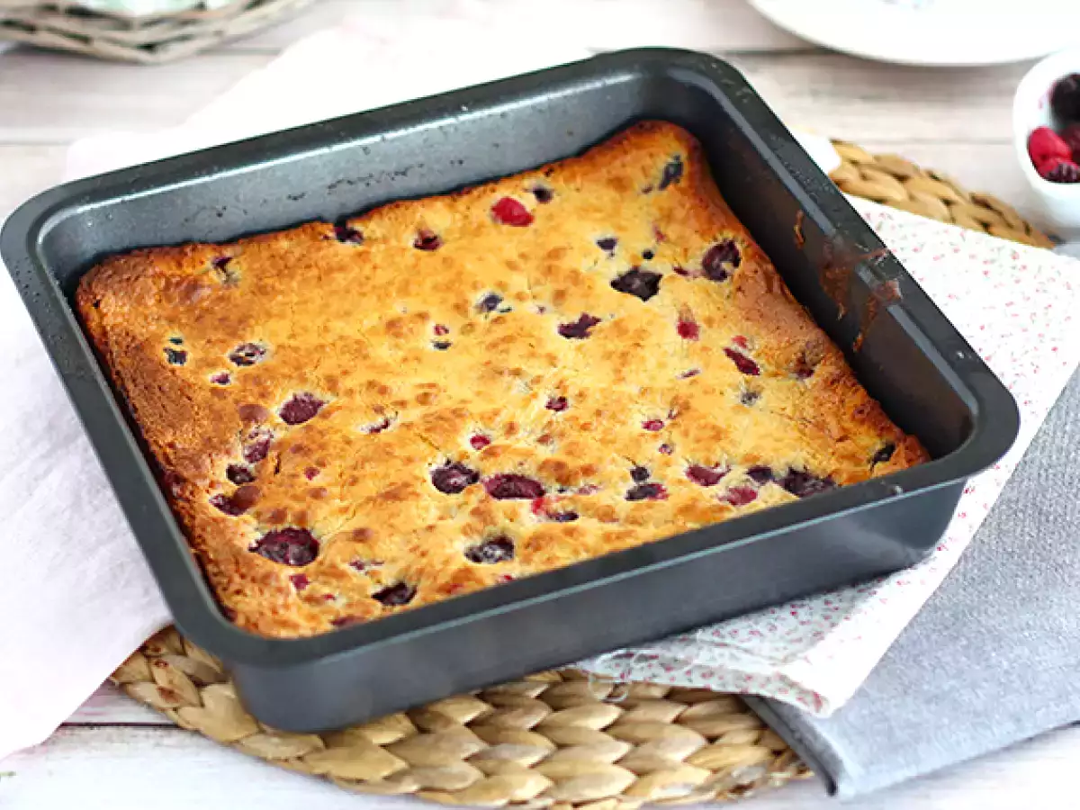 Brownie s bielou čokoládou a červeným ovocím (Blondie) - foto 3