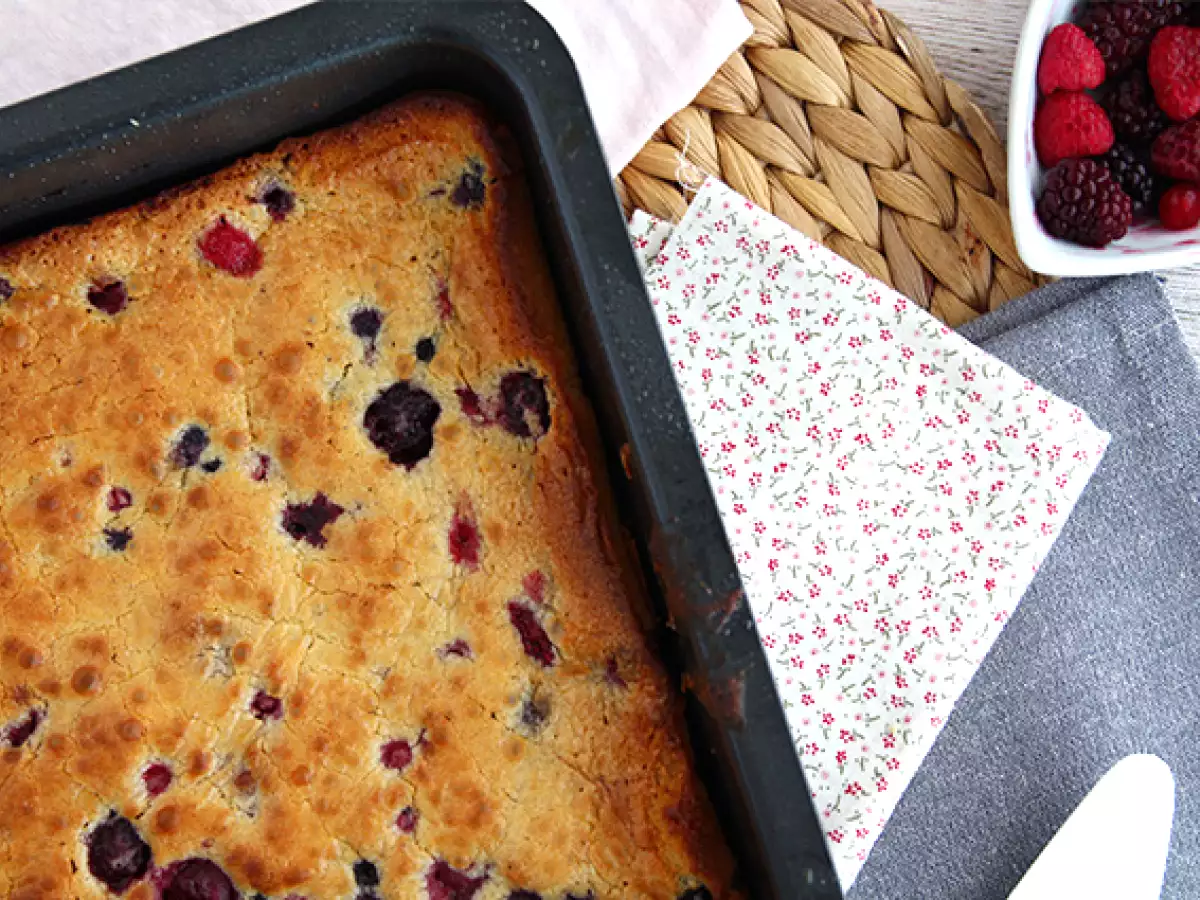 Brownie s bielou čokoládou a červeným ovocím (Blondie) - foto 4