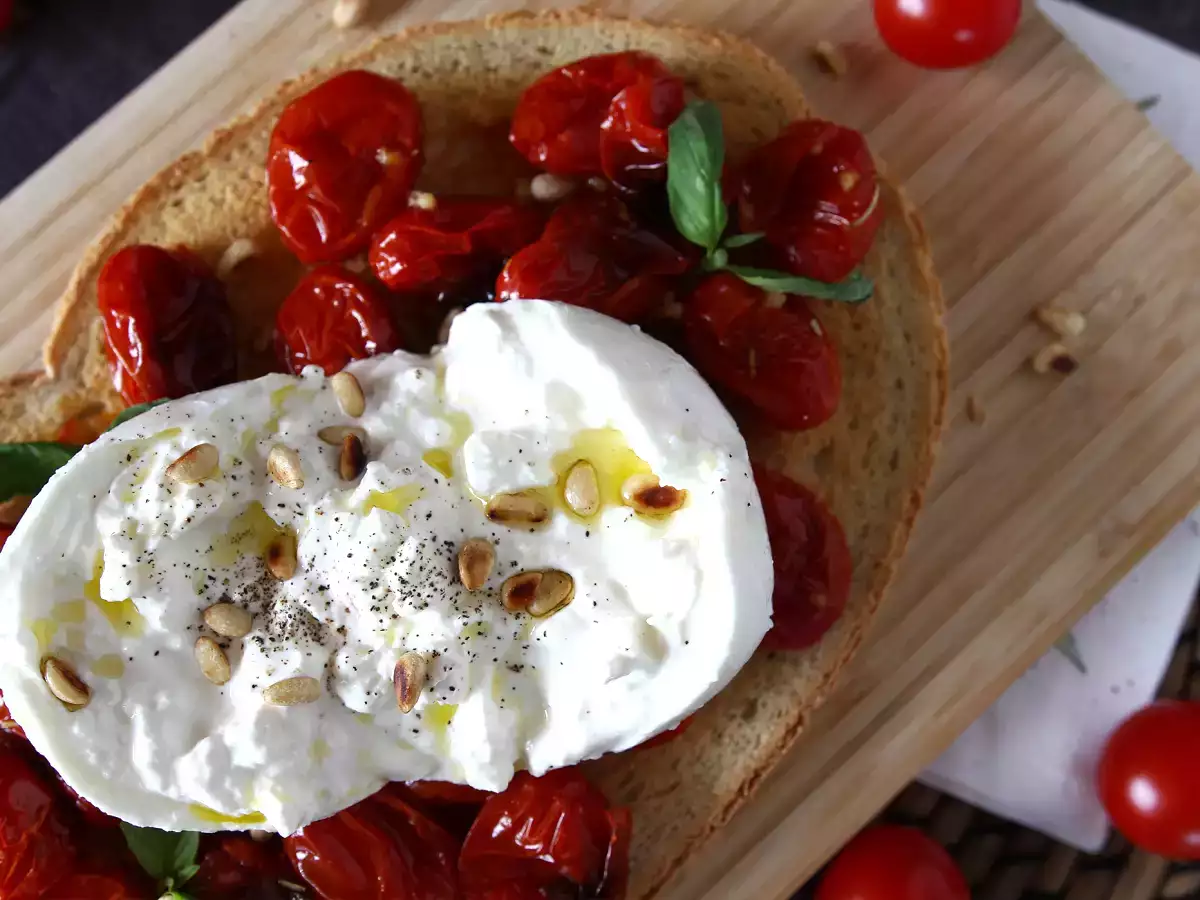 Bruschetta s pečenými paradajkami a burratou - foto 2