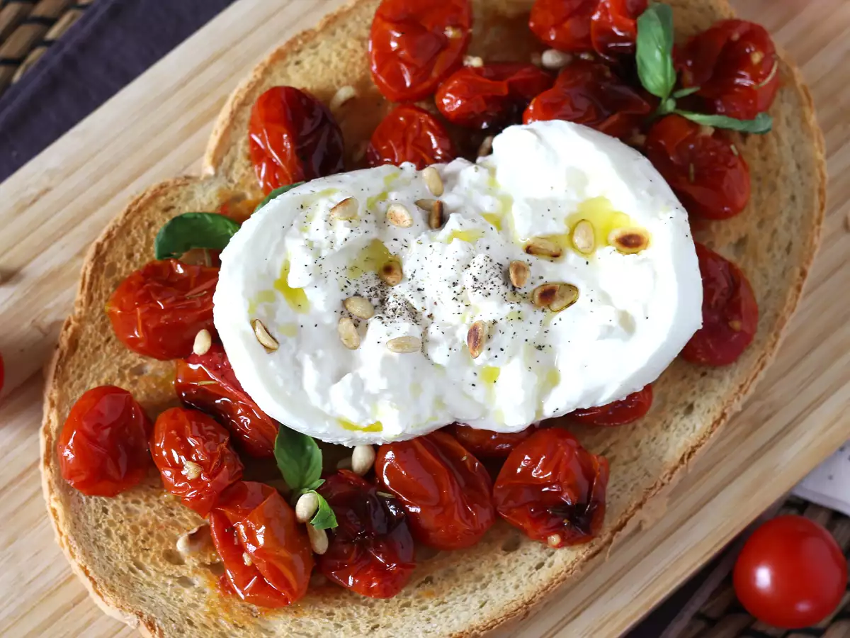 Bruschetta s pečenými paradajkami a burratou - foto 4