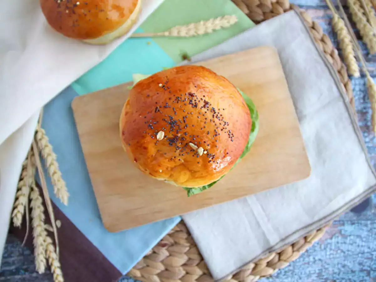 Burger v talianskom štýle: omáčka pesto, sušené paradajky, mozzarella - foto 4