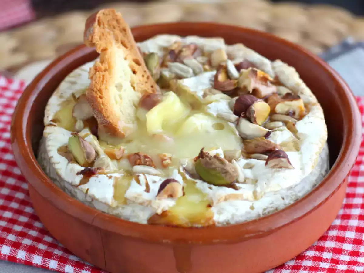 Camembert pečený v rúre s medom a vlašskými orechmi - foto 4