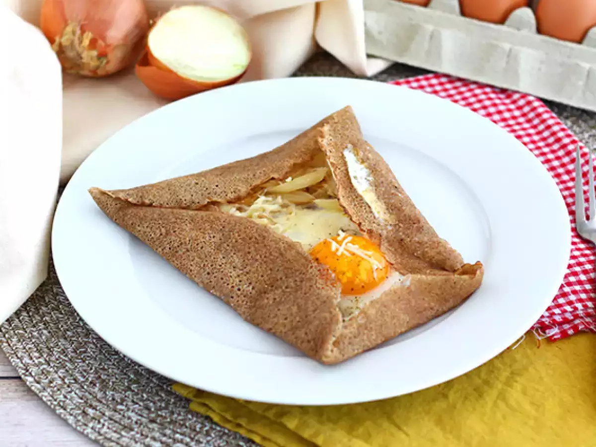 Celozrnné pohánkové palacinky so šunkou, syrom a vajcom