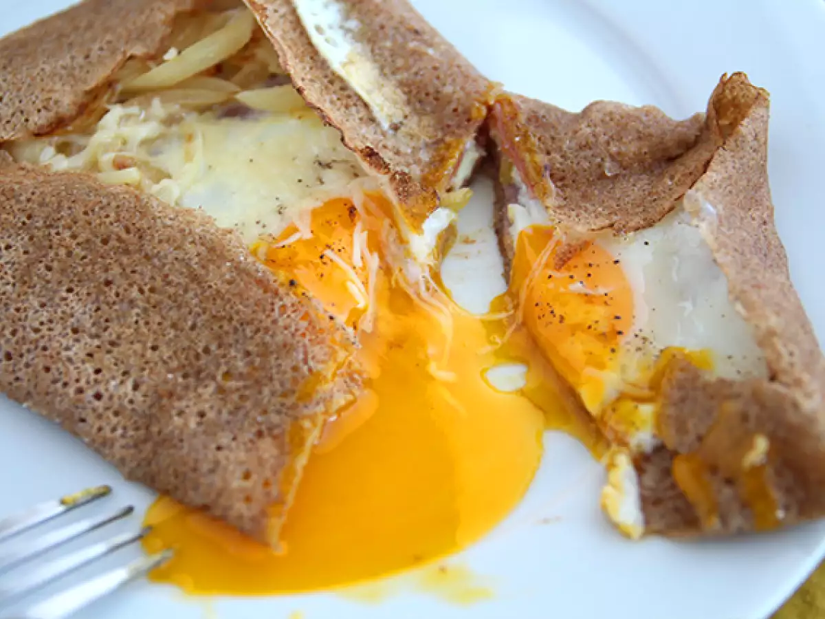 Celozrnné pohánkové palacinky so šunkou, syrom a vajcom - foto 2
