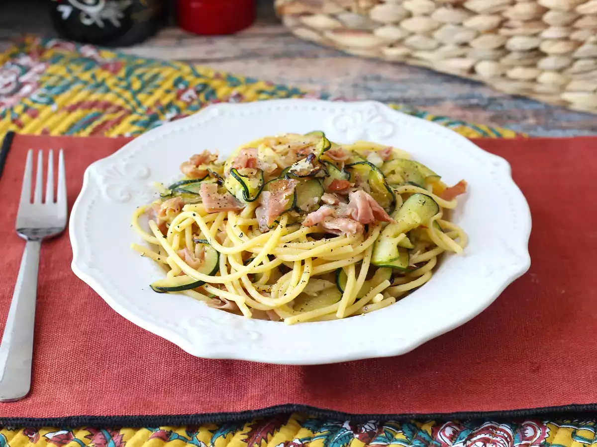 Cestoviny s cuketou a chrumkavým špekom: jednoduchý recept na obed aj večeru - foto 2