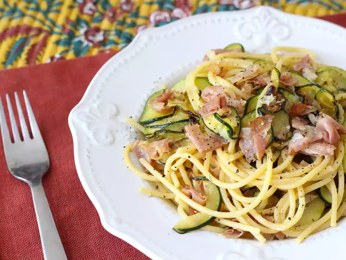 Cestoviny s cuketou a chrumkavým špekom: jednoduchý recept na obed aj večeru - foto 6
