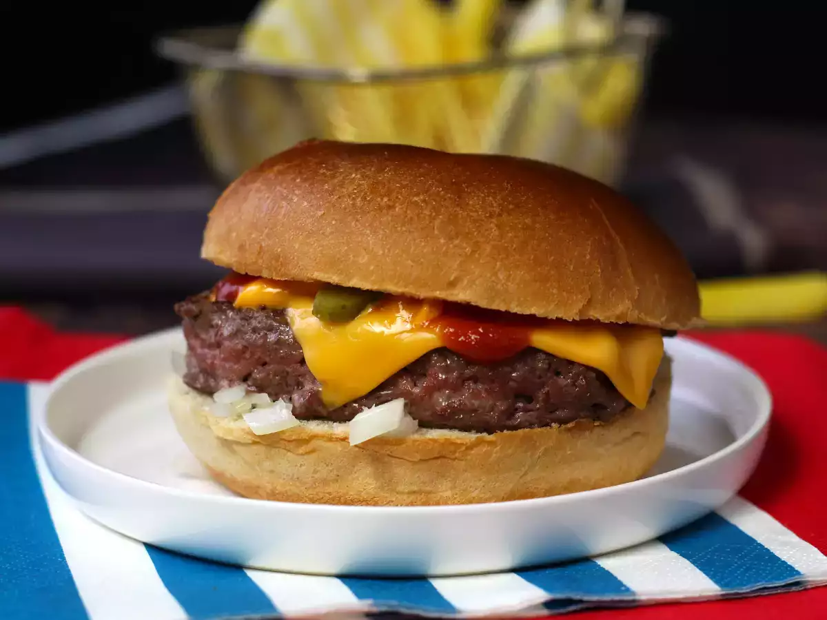 Cheeseburger, slávny hamburger, ktorý všetci milujú! - foto 6