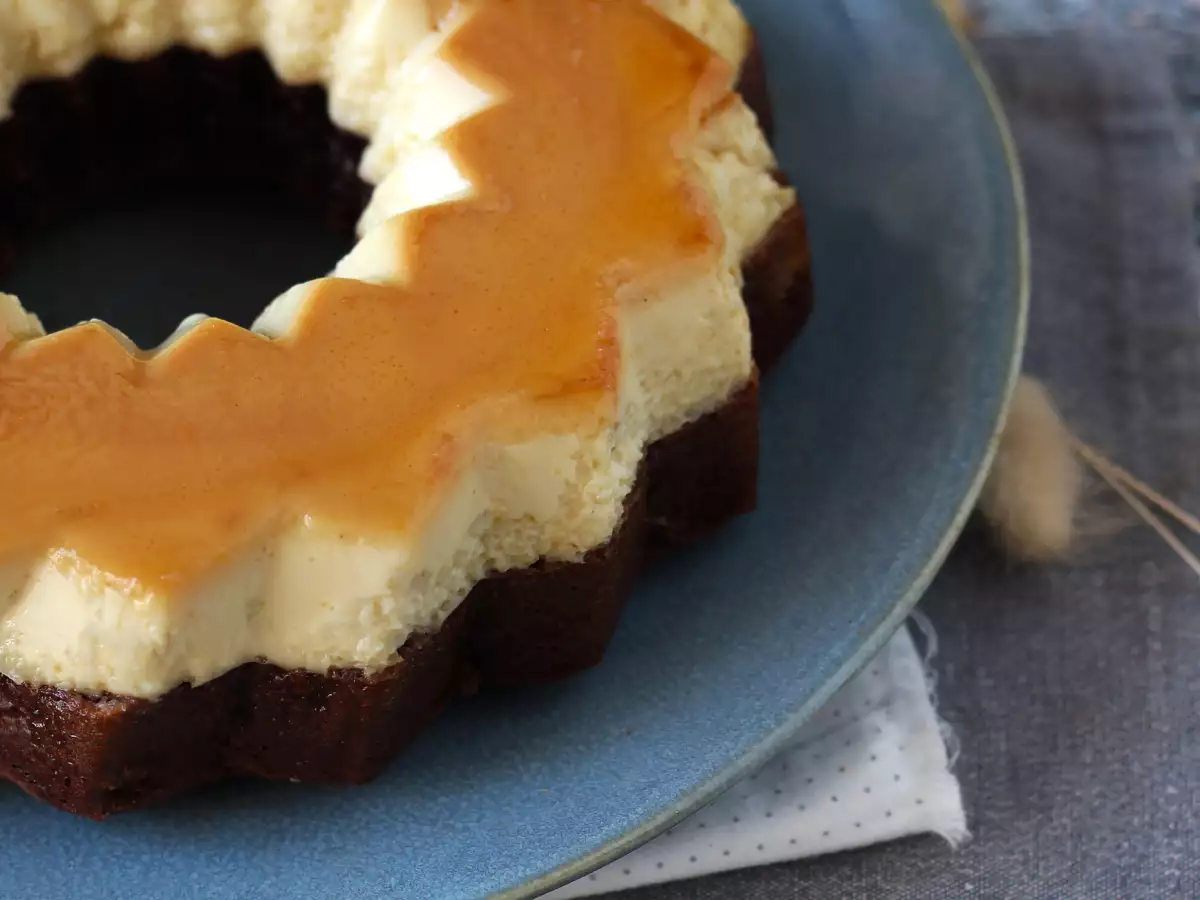 Choco flan, dokonalá kombinácia vlhkého čokoládového koláča a vanilkového karamelového flan - foto 4