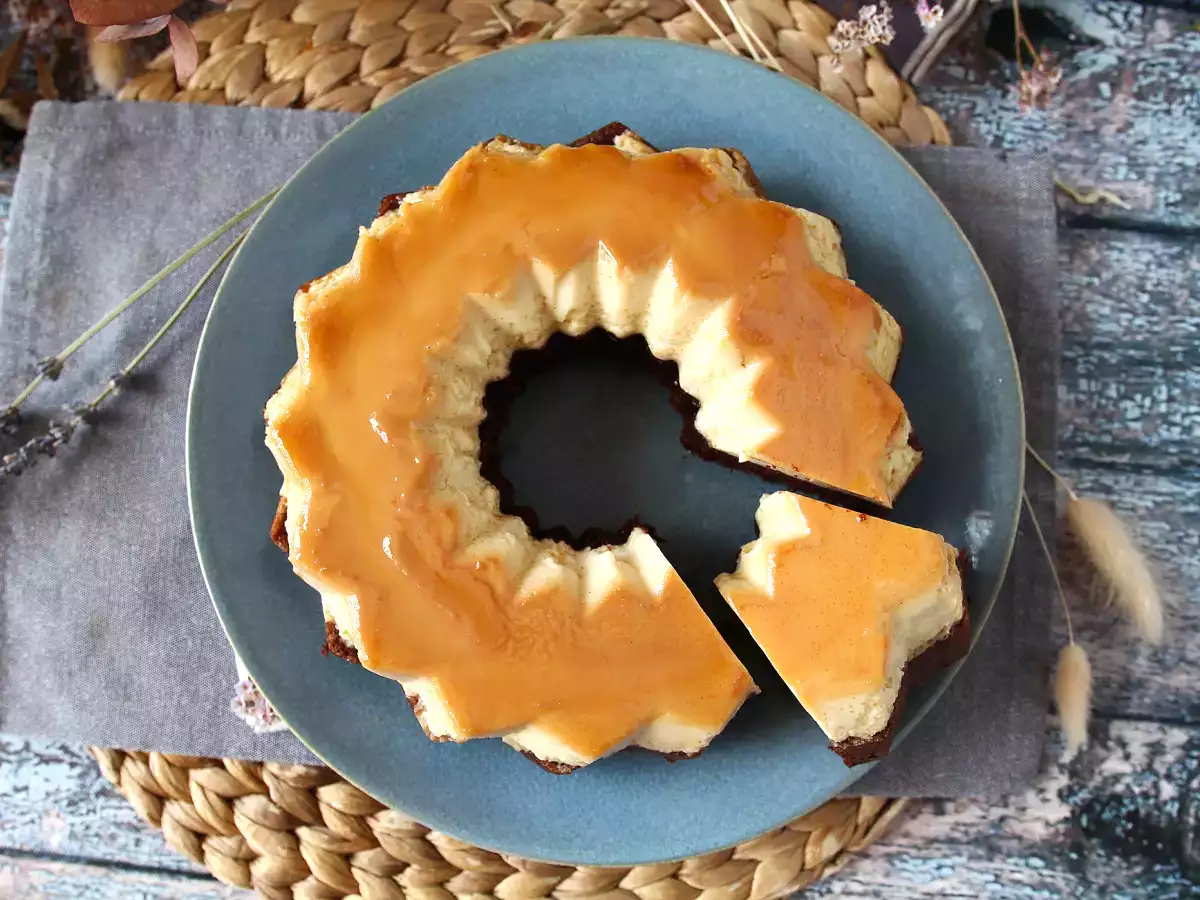 Choco flan, dokonalá kombinácia vlhkého čokoládového koláča a vanilkového karamelového flan - foto 5