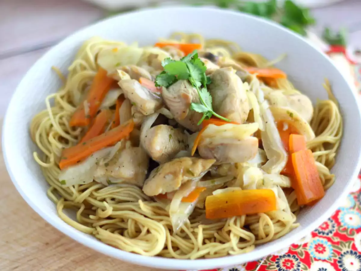 Chow mein (chao men), čínske rezance s kuracím mäsom a zeleninou - foto 4
