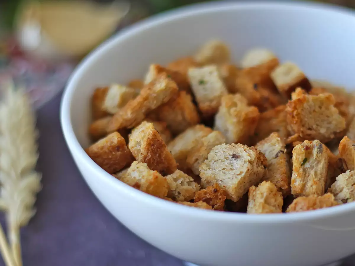 Chrumkavé bylinkové krutóny vo fritéze (rýchle a jednoduché) - foto 3
