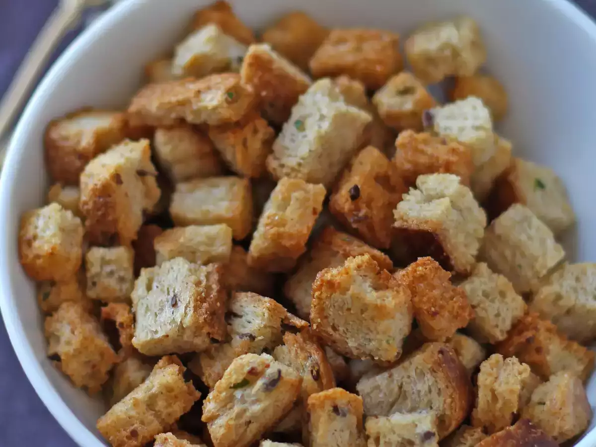 Chrumkavé bylinkové krutóny vo fritéze (rýchle a jednoduché) - foto 4
