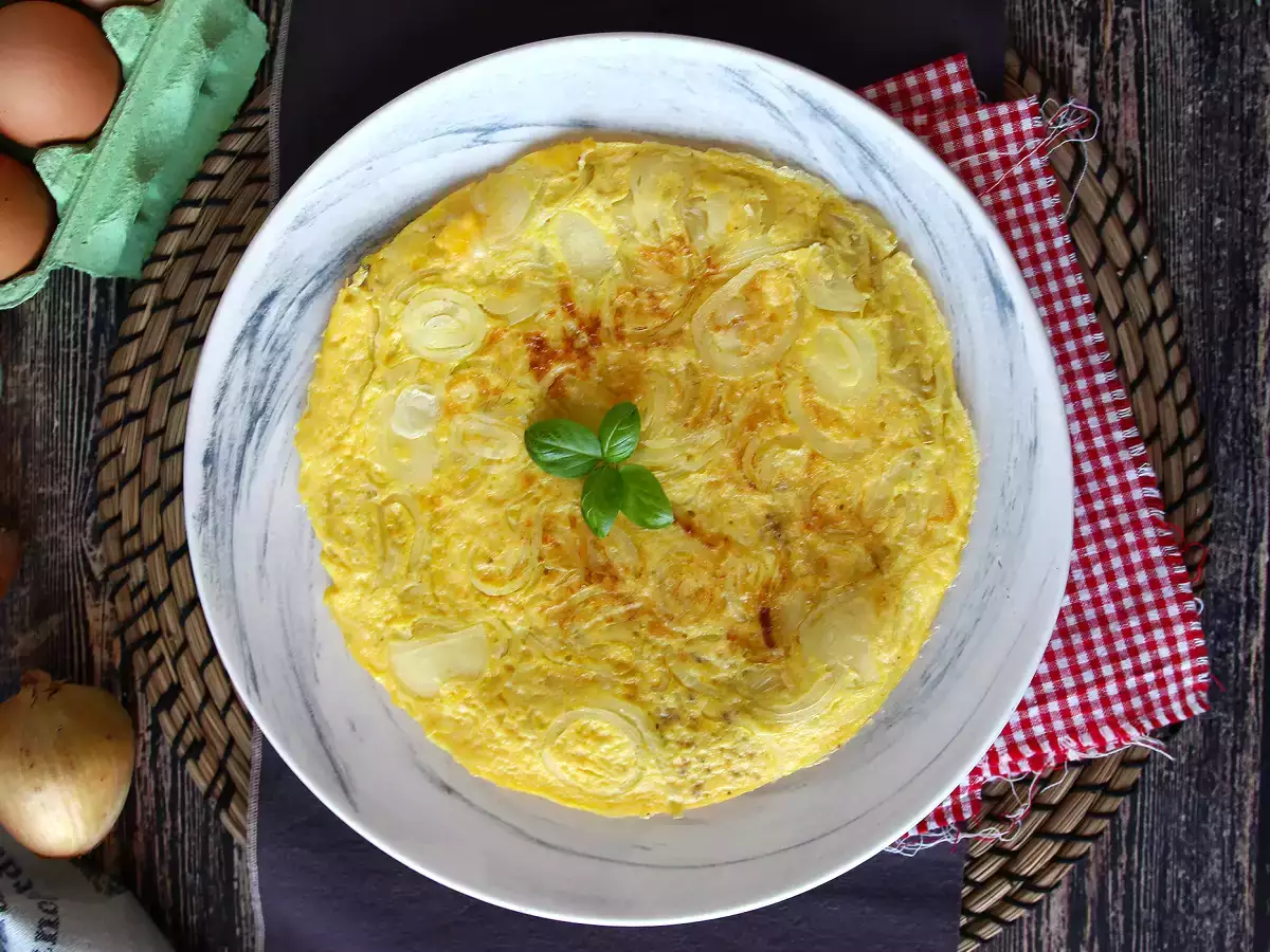 Cibuľová omeleta, chutný a ľahko pripraviteľný recept - foto 3