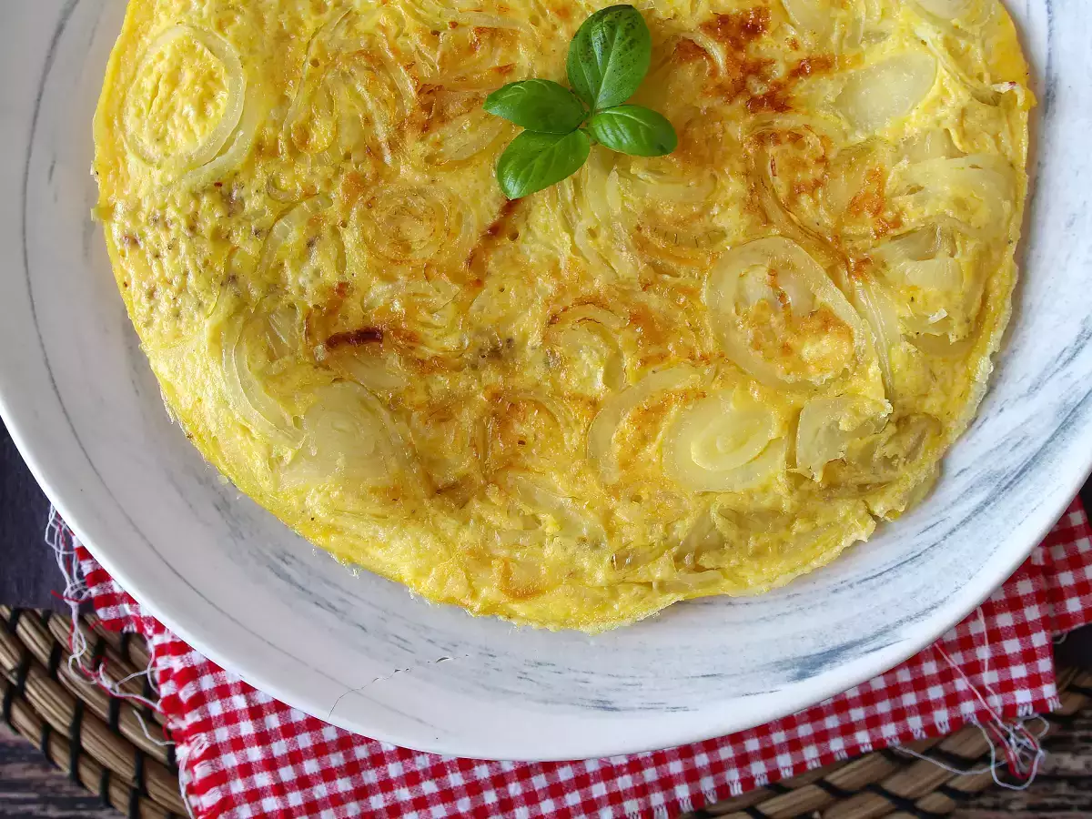Cibuľová omeleta, chutný a ľahko pripraviteľný recept - foto 4
