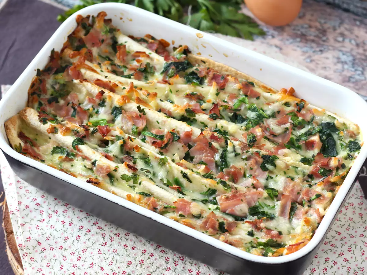 Čo robiť s tortillami Zapekaná šunka, špenát a mozzarella na spôsob mrveničkového koláča - foto 3
