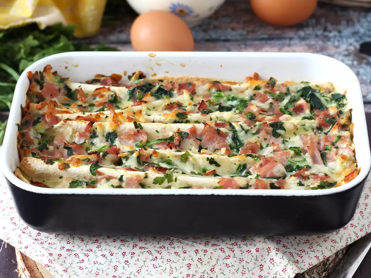 Čo robiť s tortillami Zapekaná šunka, špenát a mozzarella na spôsob mrveničkového koláča - foto 7