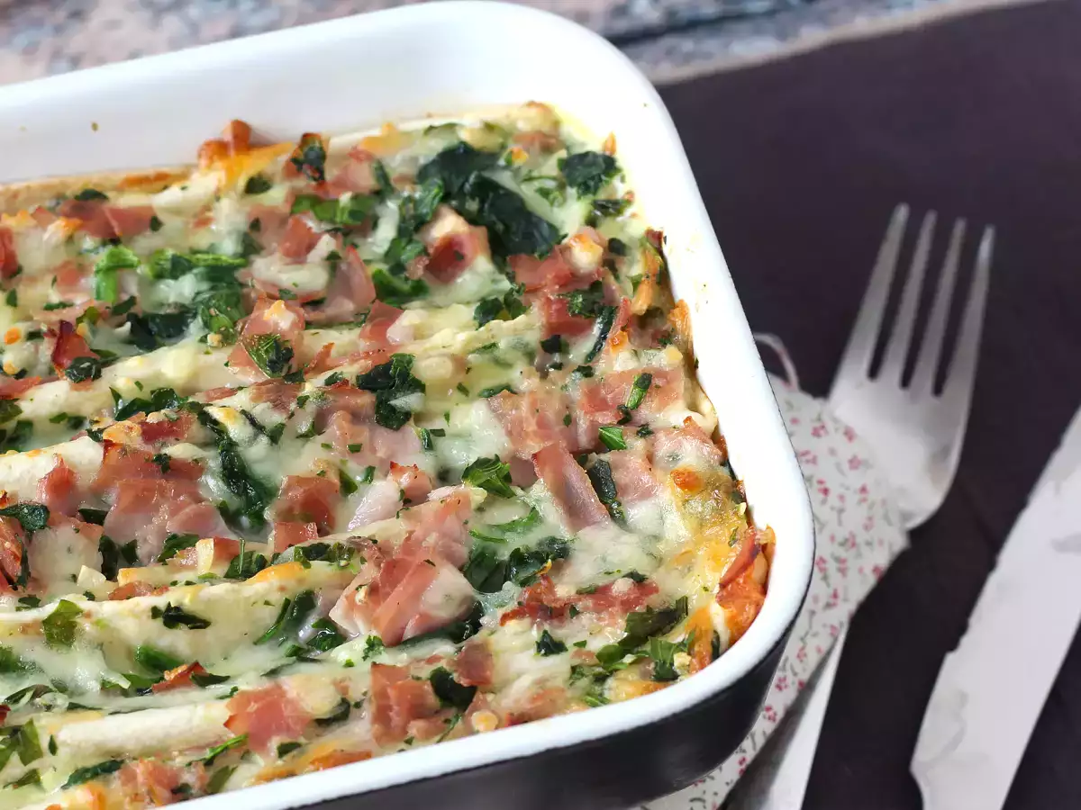 Čo robiť s tortillami Zapekaná šunka, špenát a mozzarella na spôsob mrveničkového koláča - foto 9
