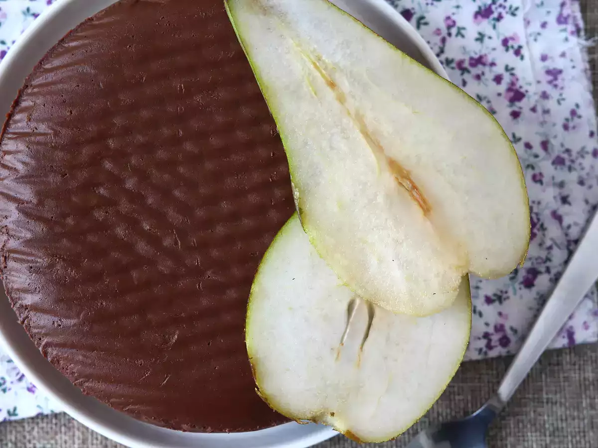 Čokoládový hruškový fondán, super jednoduchý dezert, ktorý si pripravíte len z 2 ingrediencií! - foto 2