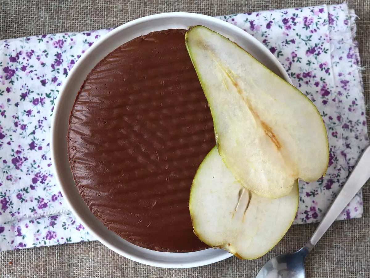 Čokoládový hruškový fondán, super jednoduchý dezert, ktorý si pripravíte len z 2 ingrediencií! - foto 4