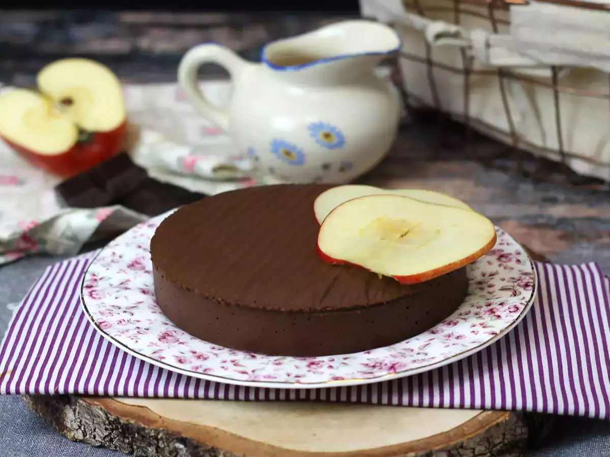 Čokoládový jablkový fondán, super jednoduchý dezert, ktorý si pripravíte len z 2 ingrediencií! - foto 2