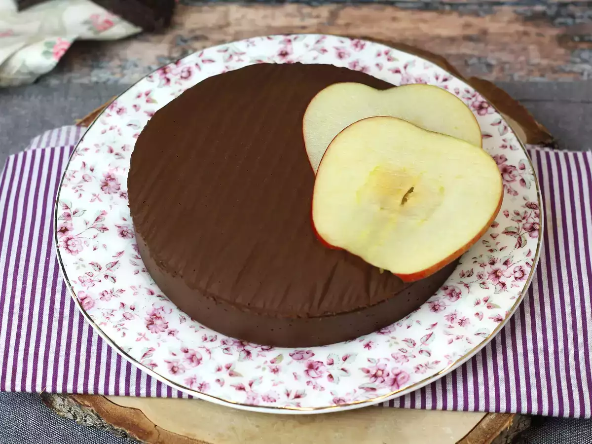 Čokoládový jablkový fondán, super jednoduchý dezert, ktorý si pripravíte len z 2 ingrediencií! - foto 3