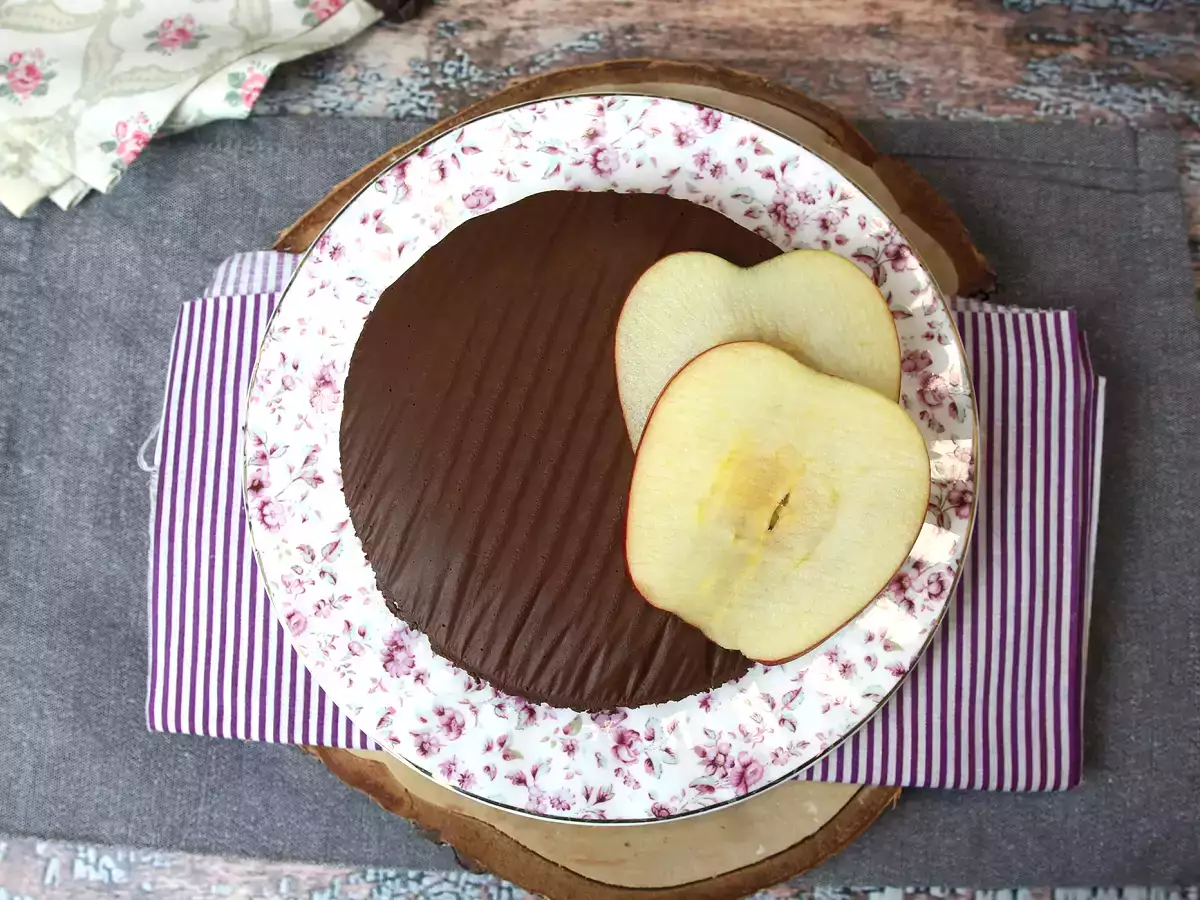 Čokoládový jablkový fondán, super jednoduchý dezert, ktorý si pripravíte len z 2 ingrediencií! - foto 5