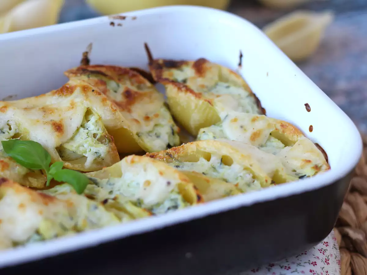 Conchiglioni plnené ricottou, cuketou a citrónom: krémové a au gratin v rúre - foto 5