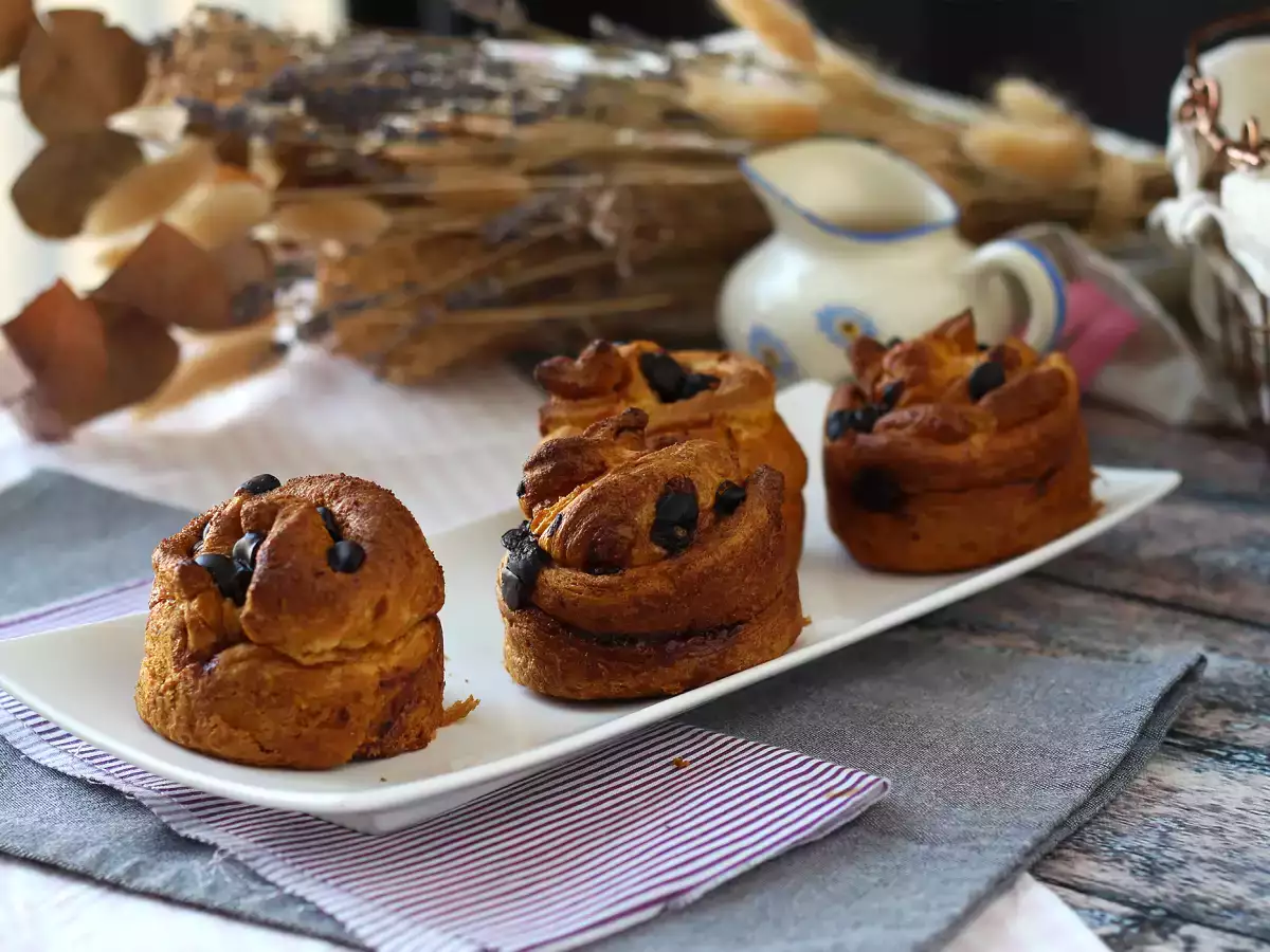 Cruffins, kombinácia croissantu a muffinu s krémom a čokoládou - foto 3