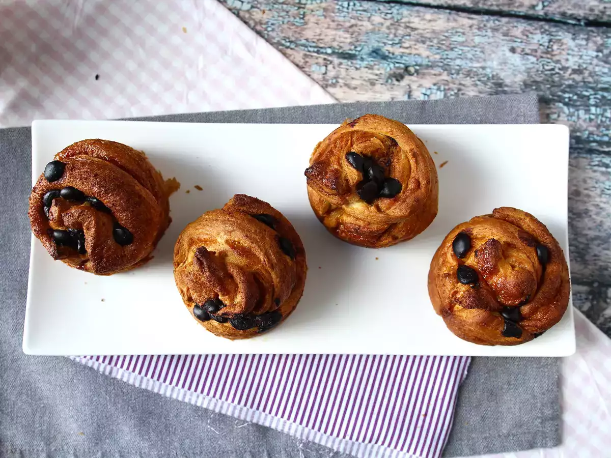 Cruffins, kombinácia croissantu a muffinu s krémom a čokoládou - foto 5