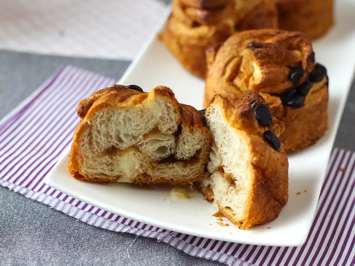 Cruffins, kombinácia croissantu a muffinu s krémom a čokoládou - foto 6