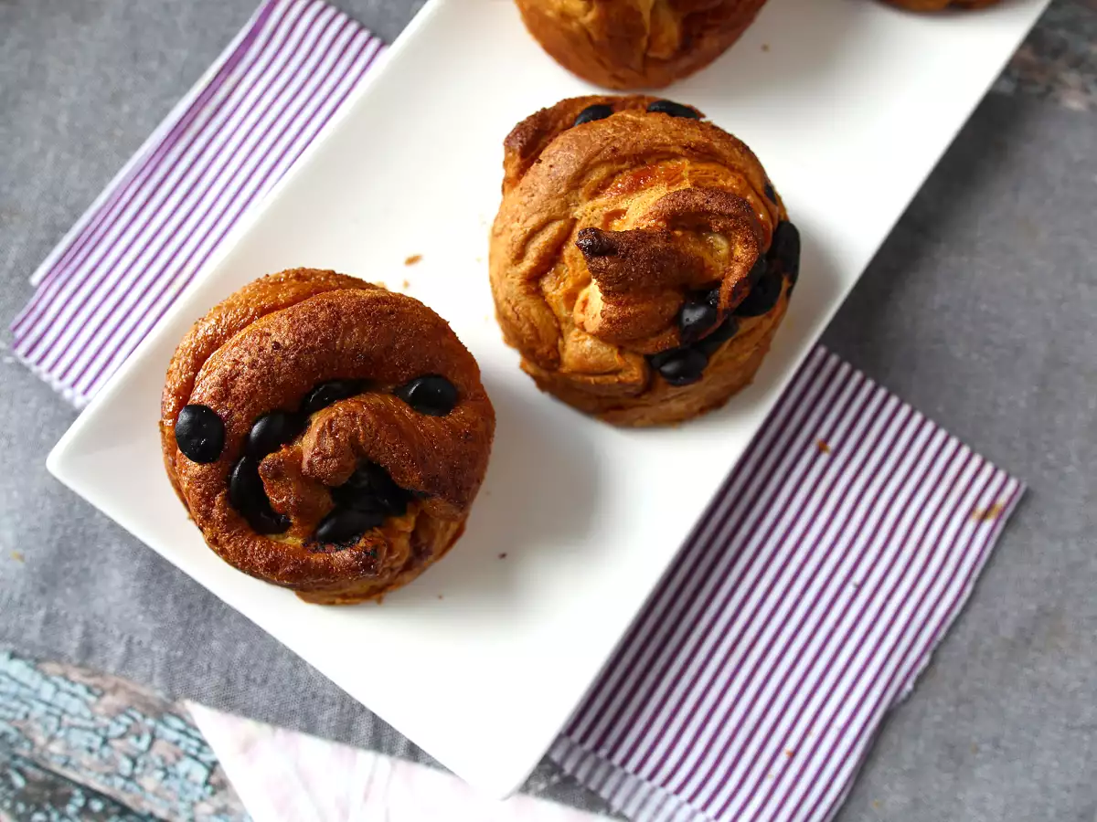 Cruffins, kombinácia croissantu a muffinu s krémom a čokoládou - foto 7