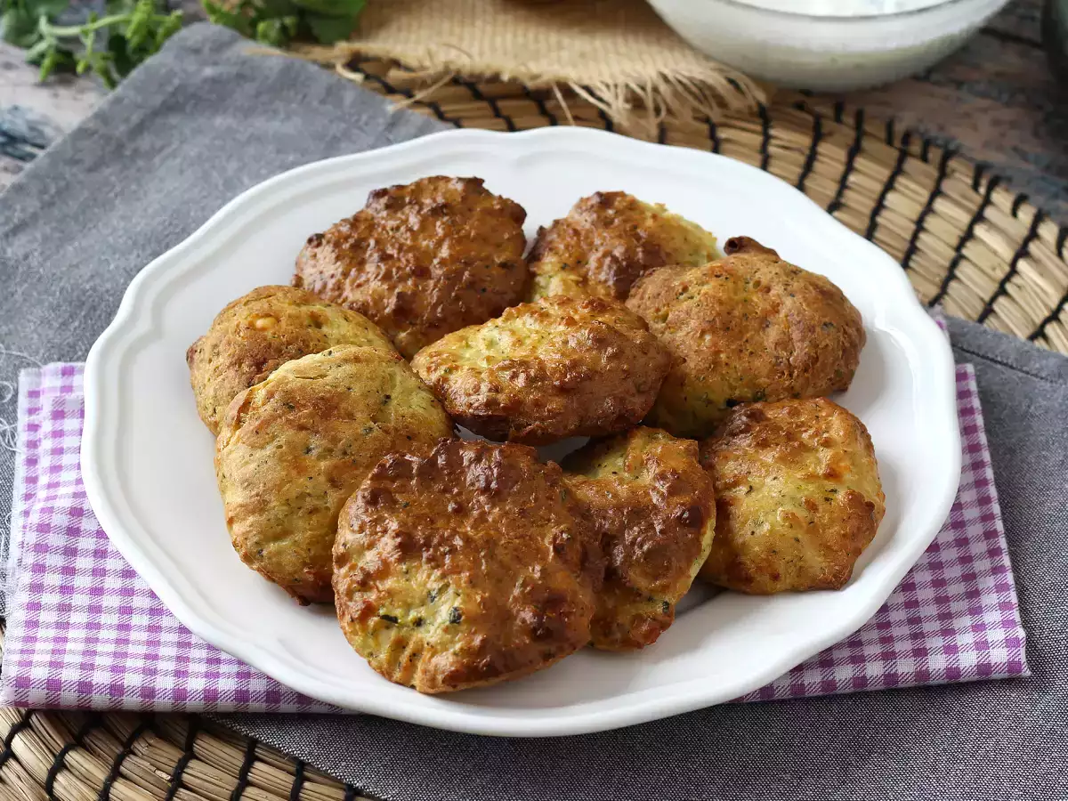 Cuketové placky s jogurtovou a feta omáčkou - foto 2