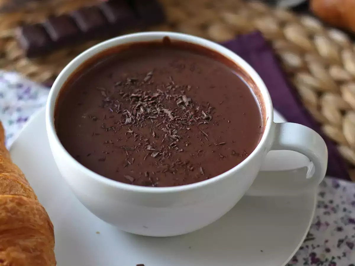 Domáca horúca čokoláda: jednoduchý recept na hustú, lesklú a hodvábnu čokoládu