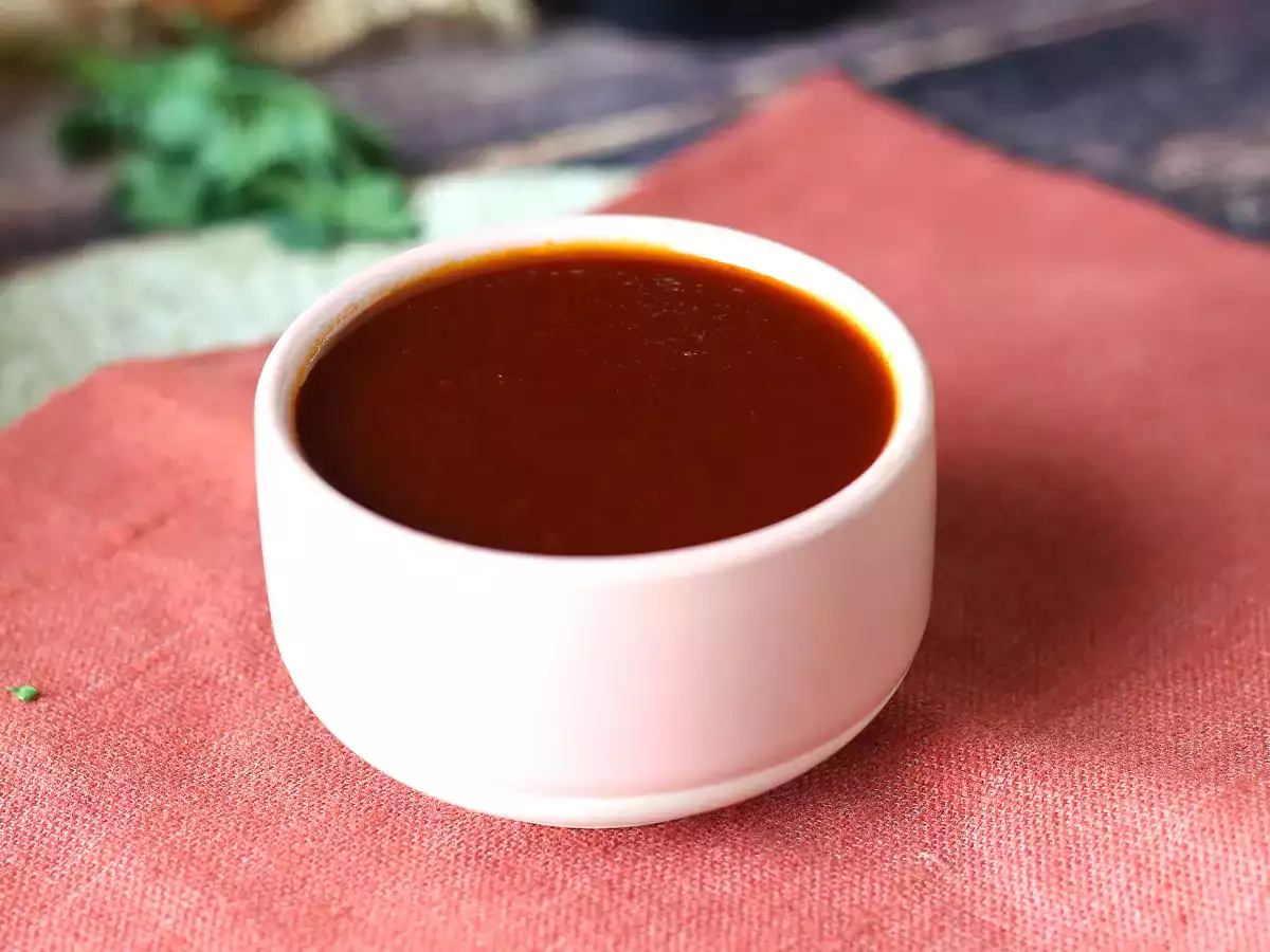 Domáca sladkokyslá omáčka v štýle barbecue: jednoduchý recept, hotový za okamih