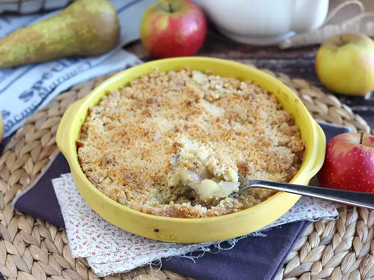 Extra chrumkavá a roztápajúca sa jablkovo-hruškový crumble - foto 5