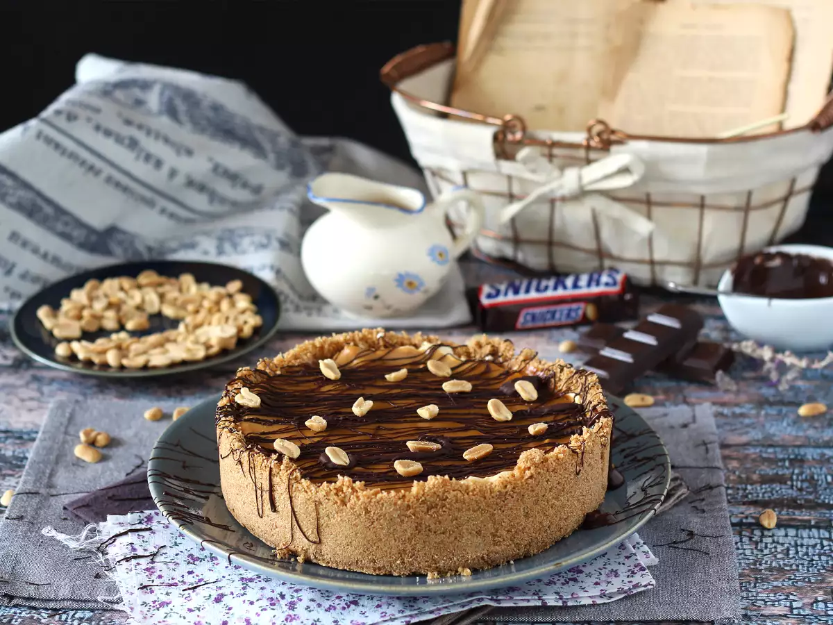 Extra gurmánsky tvarohový koláč v štýle Snickers