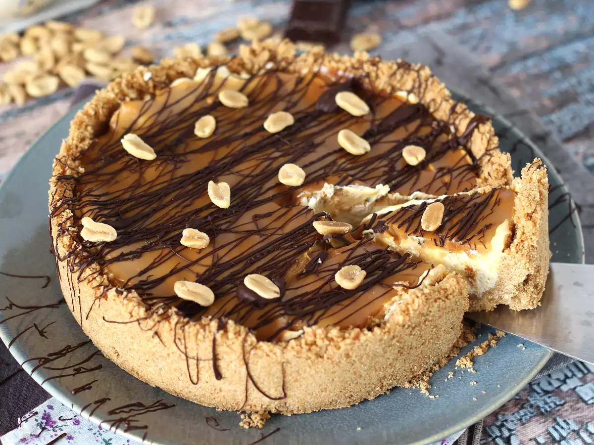 Extra gurmánsky tvarohový koláč v štýle Snickers - foto 3