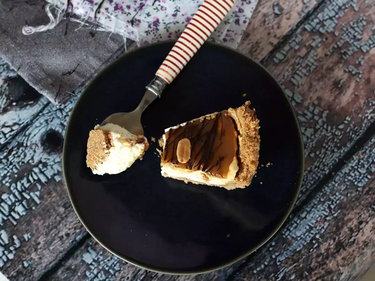 Extra gurmánsky tvarohový koláč v štýle Snickers - foto 6