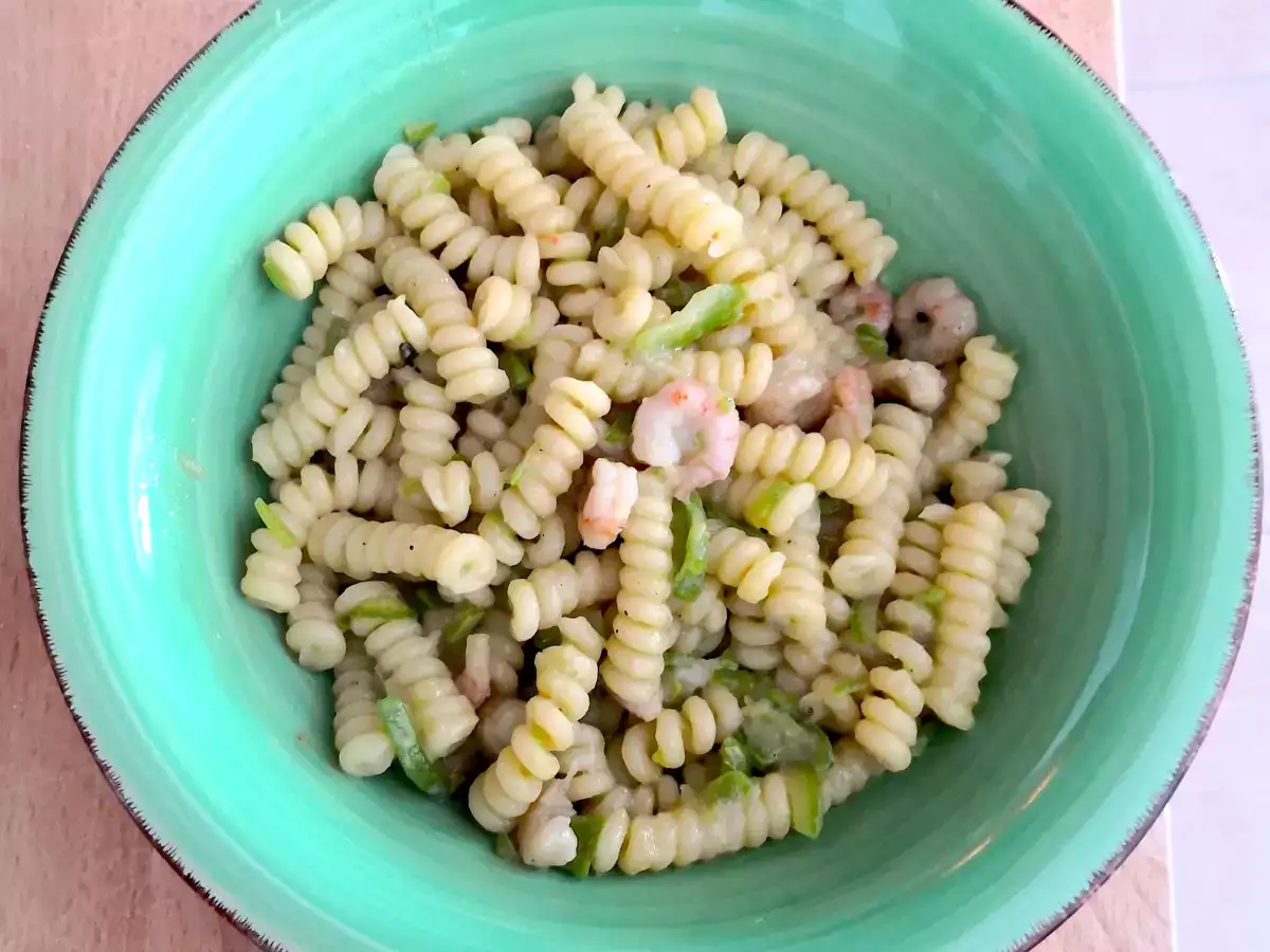 Fusilli s cuketami, krevetami a zázvorom