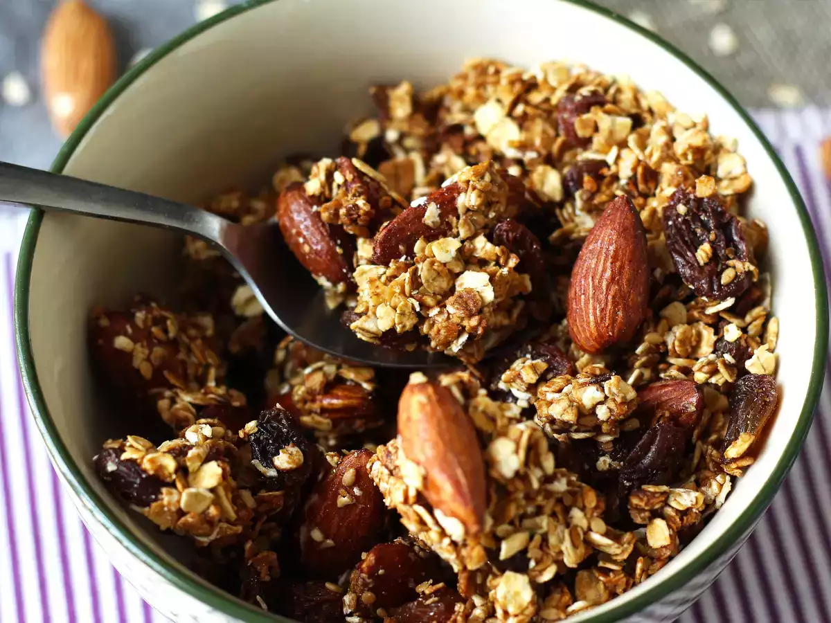 Granola expres s fritézou na vzduchu, aby sa raňajky stali chrumkavými