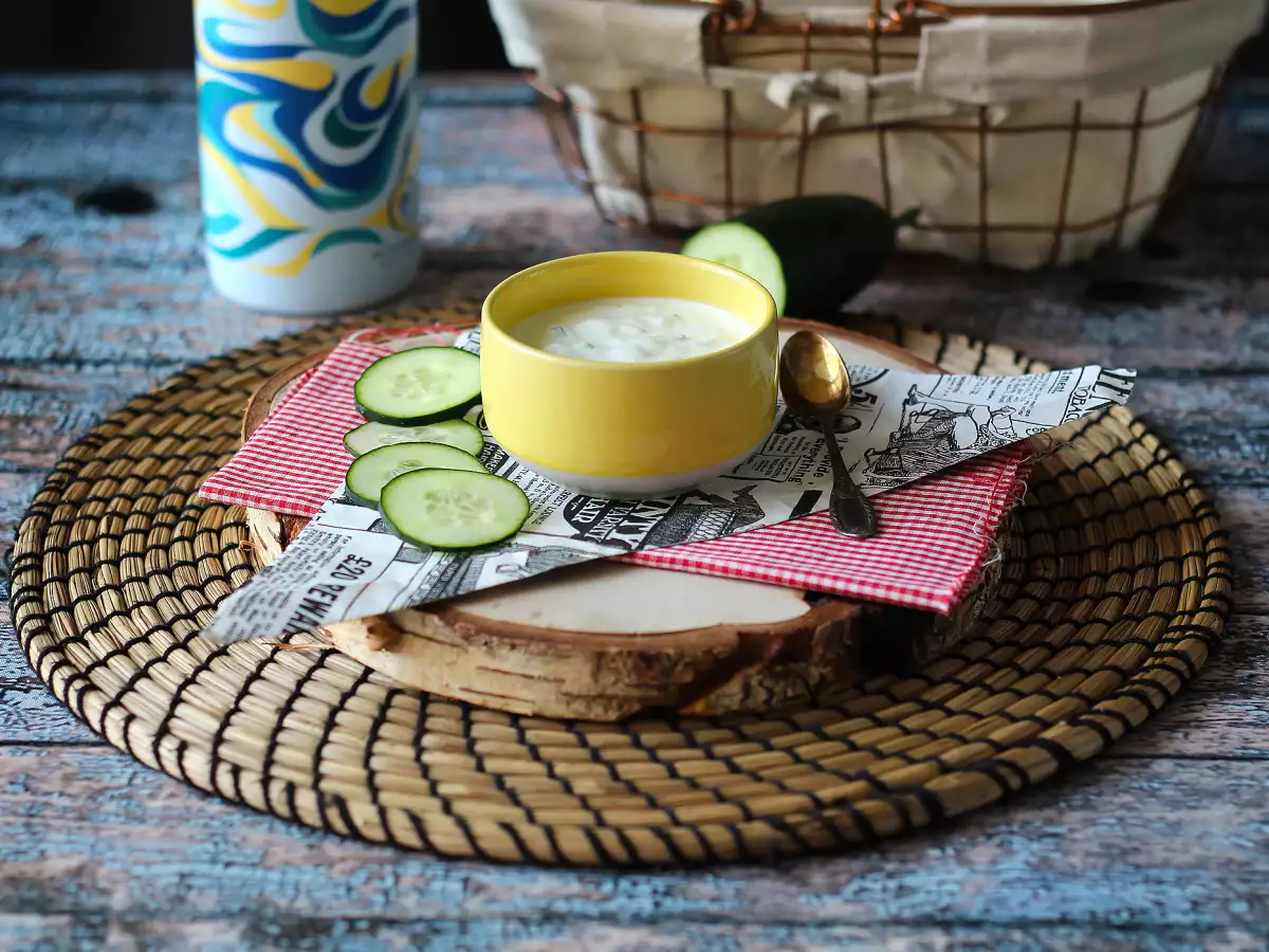 Grécky jogurt, uhorka a cibuľová omáčka - foto 3