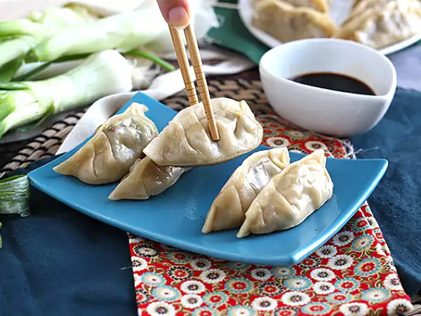 Recept Gyozas s kuracím mäsom, mrkvou a hubami