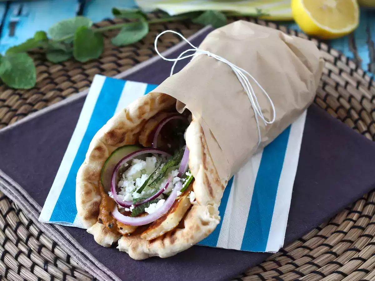 Gyros s halloumi, vegetariánska verzia gréckeho sendviča!