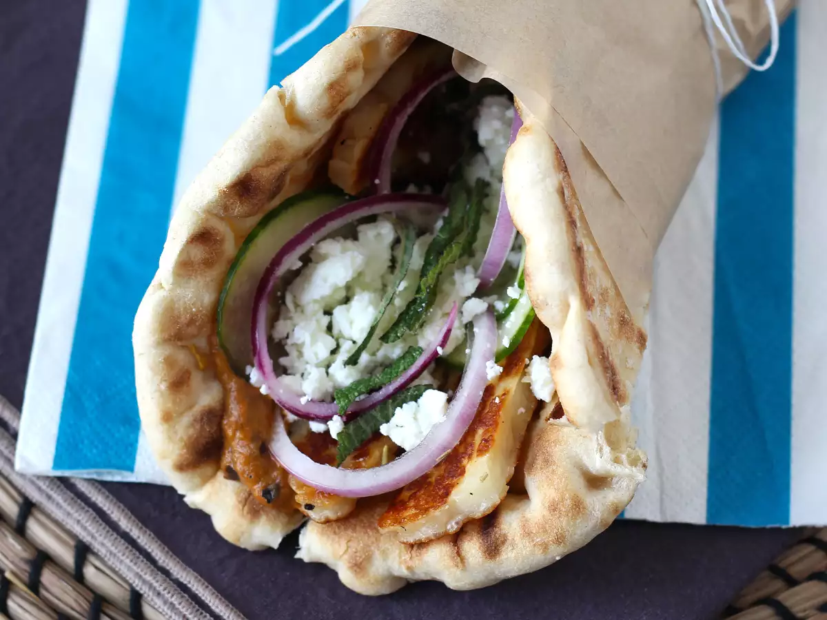 Gyros s halloumi, vegetariánska verzia gréckeho sendviča! - foto 3