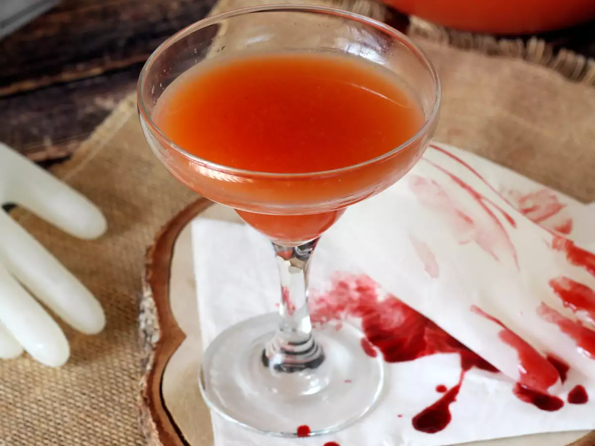 Halloweenský koktail s kockami ľadu v tvare ruky - jednoduchý návod! - foto 2