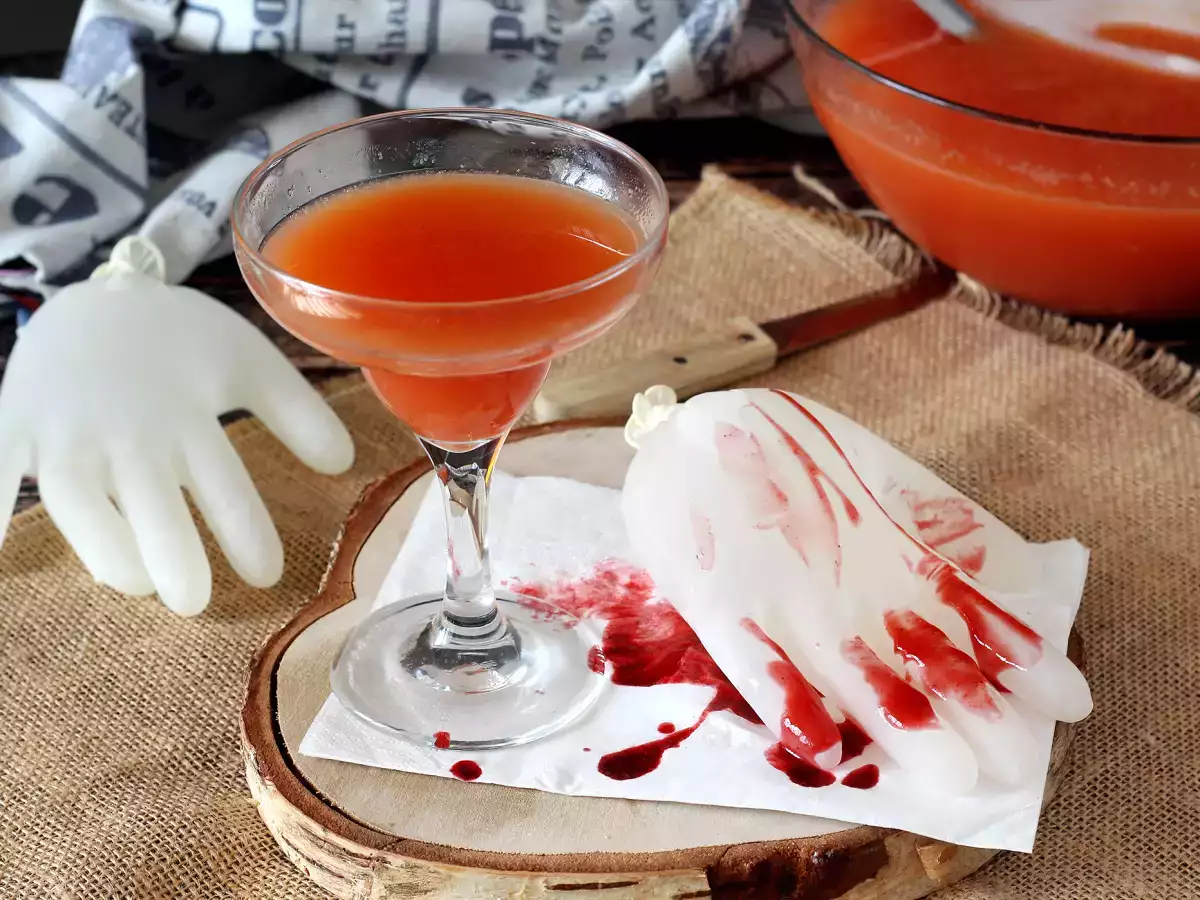 Halloweenský koktail s kockami ľadu v tvare ruky - jednoduchý návod! - foto 4