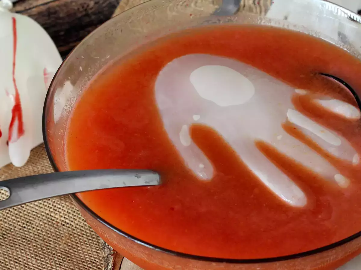 Halloweenský koktail s kockami ľadu v tvare ruky - jednoduchý návod! - foto 5